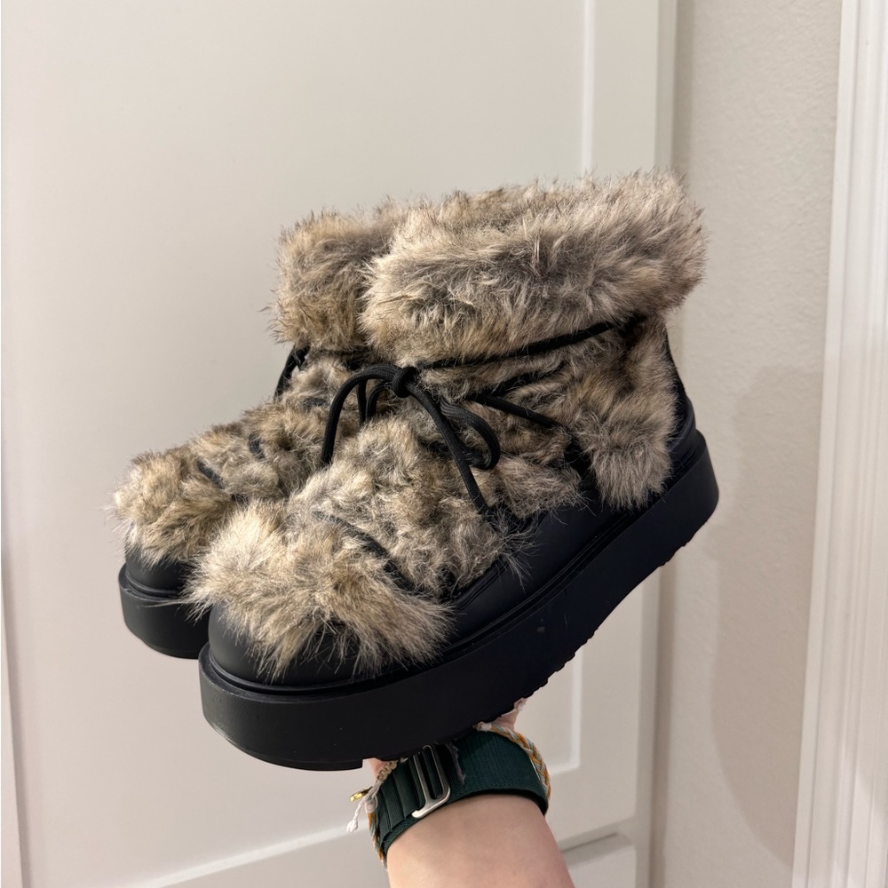 Women’s shoe dazzle boots -8.5